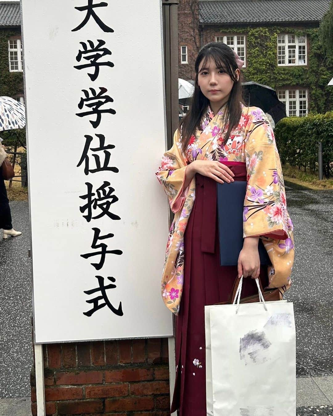りかこのインスタグラム：「卒業式🎓 Twitterの写真とは少し違うよん」