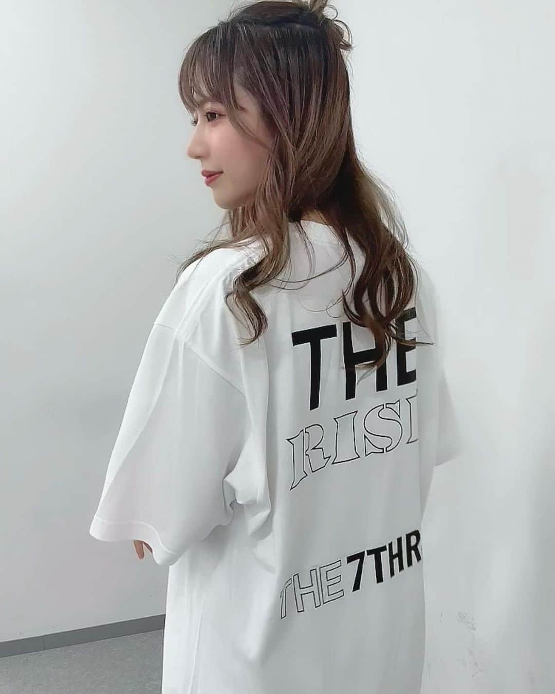 桜りんさんのインスタグラム写真 - (桜りんInstagram)「白のTシャツにしました🤍 #RISE #73R」3月26日 23時37分 - rin__sakura