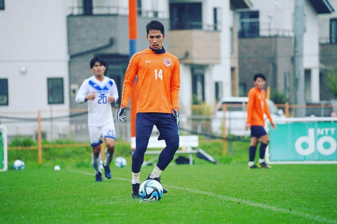 三幸秀稔さんのインスタグラム写真 - (三幸秀稔Instagram)「今シーズン初ゲーム⚽️  ここからもっと コンディション上げて 大宮の勝利のために 頑張っていきます❤️‍🔥  ホーム負けなし‼️ 連勝目指してまた頑張ります🔥  #雨にも負けず」3月26日 23時45分 - hidetoshi.m