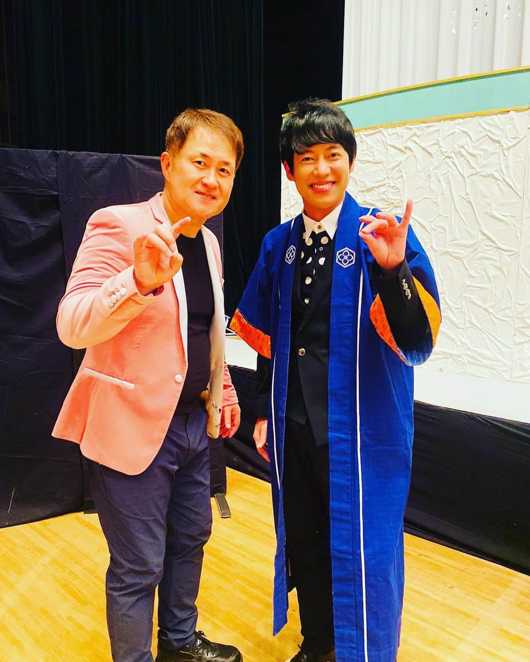 松阪ゆうきさんのインスタグラム写真 - (松阪ゆうきInstagram)「3/25(土)  瑞穂市サンシャインホールにて 神奈月さんとのバラエティーコンサート🎤に出演させて頂きました。よさこいソーランの団体 富有樂猩／ふゆうらくしょうの皆さんともご一緒させて頂きました！  歌手デビューをしてから、 7年が過ぎましたが、 神奈月さんは、 芸能の世界に入って 一番最初に一緒にお仕事をさせていただいた 大先輩でもあります。  こうしてまたご一緒させていただき 光栄でした。ありがとうございました。  父をステージにも上げて下さり🤣感謝。  また6月も大分でよろしくお願いします🤲  ゆうき♪  #松阪ゆうき  #神奈月 さん #瑞穂市  #サンシャインホール  #コンサート  #岐阜  #感謝」3月26日 23時50分 - matsuzaka_yuuki