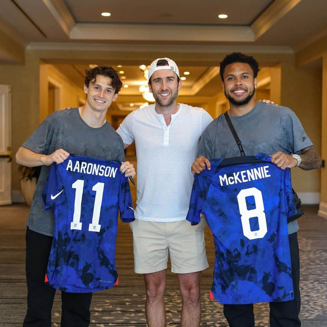 マシュー・ルイスさんのインスタグラム写真 - (マシュー・ルイスInstagram)「We didn’t make it to the Wizarding World of Harry Potter this time in Orlando, but we *did* get to meet Neville Longbottom 🪄⚡️  Great chatting, @mattdavelewis!」3月27日 5時23分 - mattdavelewis