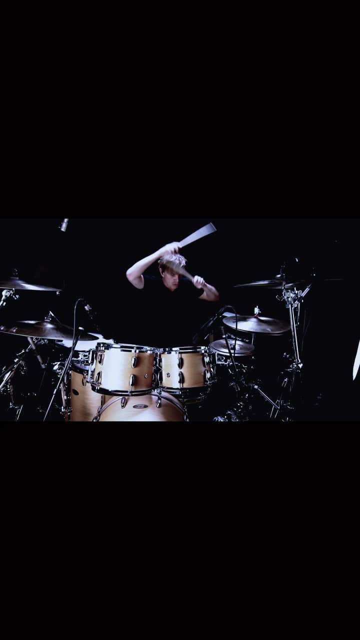 シェーン・ガラースのインスタグラム：「Here’s a sludge-grinder playthrough from a @diesel_machine_official tune is called: Anger Within  Link to the full track in story #shanegaalaas #crumbweststudios #heavy #remodrumheads #vicfirth #pearldrums #zildjian」