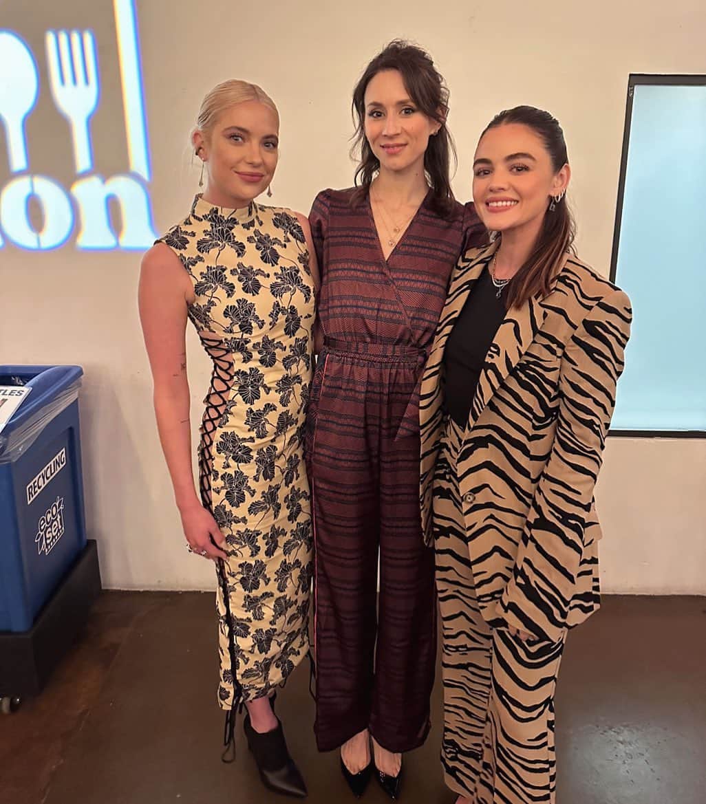 ルーシー・ヘイルのインスタグラム：「mini reunion for an amazing cause @every_day_action - a nonprofit organization working to re-allocate the food waste on film sets directly to those living on the streets of Los Angeles and surrounding areas 🤍」