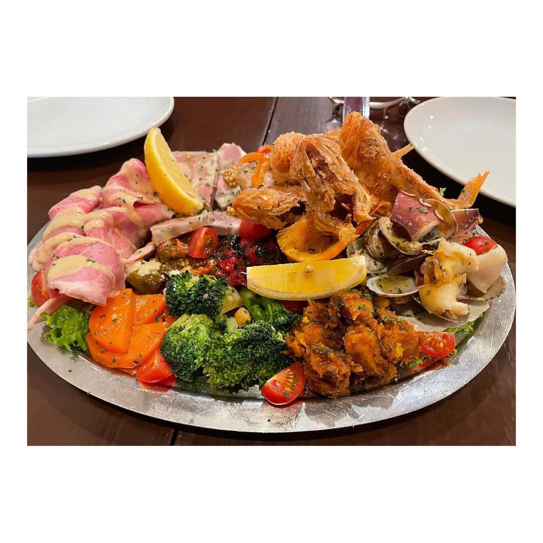 壺坂恵のインスタグラム：「いつでも最高 うますぎる ありがとうございます ナポリに思いを馳せて （行ったこと無いけど〜〜  #pizza」