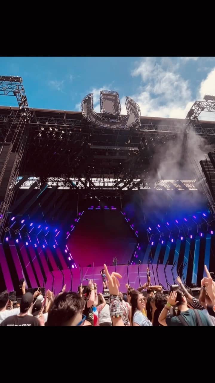 シン・コールのインスタグラム：「Thank you ULTRA Miami! ❤️ Was great to open up the main stage 🔥🙌」