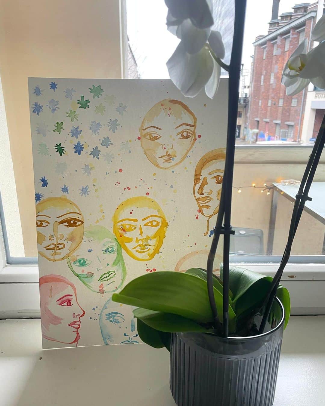 レナ・ダナムのインスタグラム：「My dear and true friend is an acupuncturist and teacher in LA and his lecture this week is on using the deepest level of meridians. He wanted to make the lecture feel more personal and from the heart and asked if I could paint something that would accompany the presentation, sew some love into the words, like a needle and thread. He told me that the idea of the 8 Extras is that there is a place in you where you have never been wounded, a sanctuary of sureness, seamlessness, tranquility and confidence. It’s the real you, the wonder and grace that called you out of the stars and brought you to life.  Here are 8 Extras peeking out from behind an orchid on a Berlin morning.  I love you @pokeacupuncture」