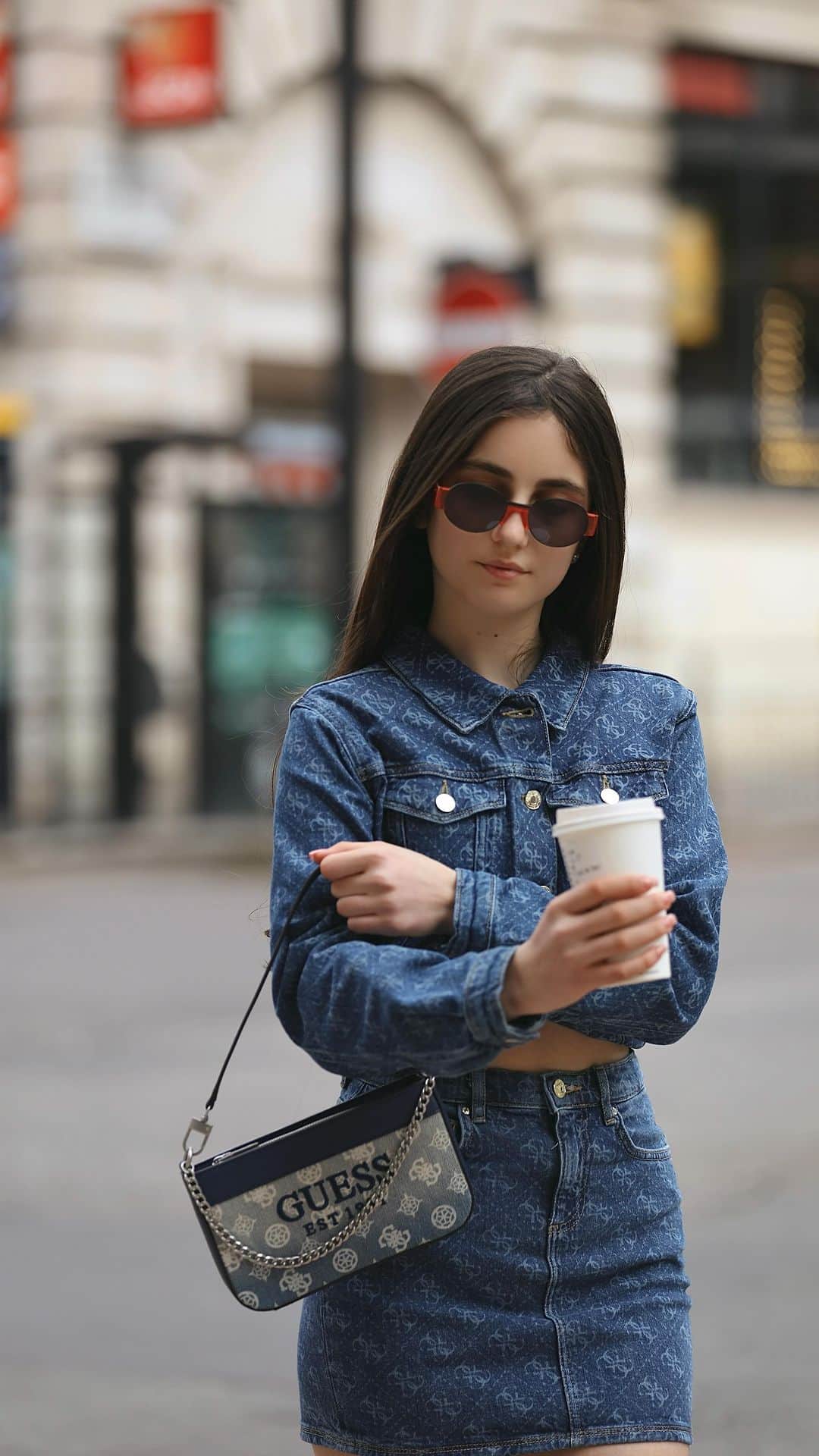 Laertaのインスタグラム：「💙Denim is forever 💙  @guesskids @guess  #trending #reels #reelsinstagram」