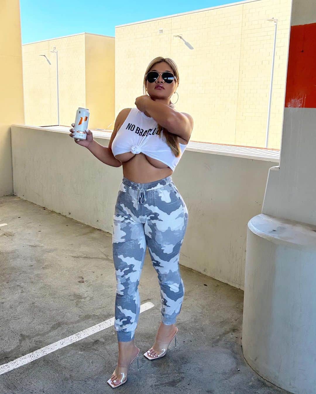 ジョジョ・ベイビーのインスタグラム：「Sunday funday with me? 😎 energy drinks: @1stphorm」