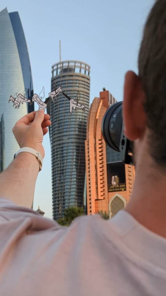 Rich McCorのインスタグラム：「ad| As I'm in Abu Dhabi during Ramadan I thought I'd do something with the iconic Etihad Towers playing with a day to night transition. I've got five days here to explore & have some fun with the landmarks & scenery and there's no shortage of incredible architecture here to play with.   @visitabudhabi #FindYourPace #InAbuDhabi」
