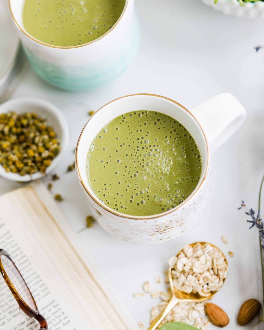 Simple Green Smoothiesのインスタグラム：「We tend to focus on the smoothies that will help you feel energized during the day. Well, we also have a bedtime smoothie full of soothing ingredients that will help prepare your body for a great night's sleep! 🌙 🛏⁣ ⁣ 👉 Click the link in bio for the full recipe. ⁣ ⁣ Did you know that oats help you sleep?!」