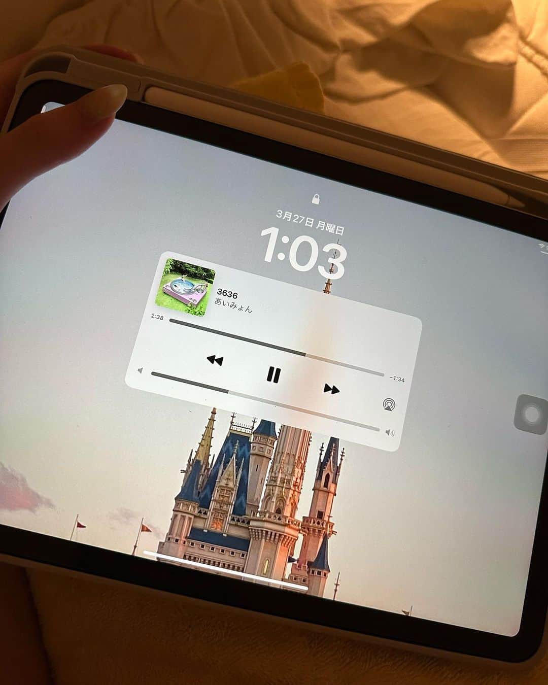 のインスタグラム：「・ 勉強してたらもうこんな時間、、、 good night❤︎」