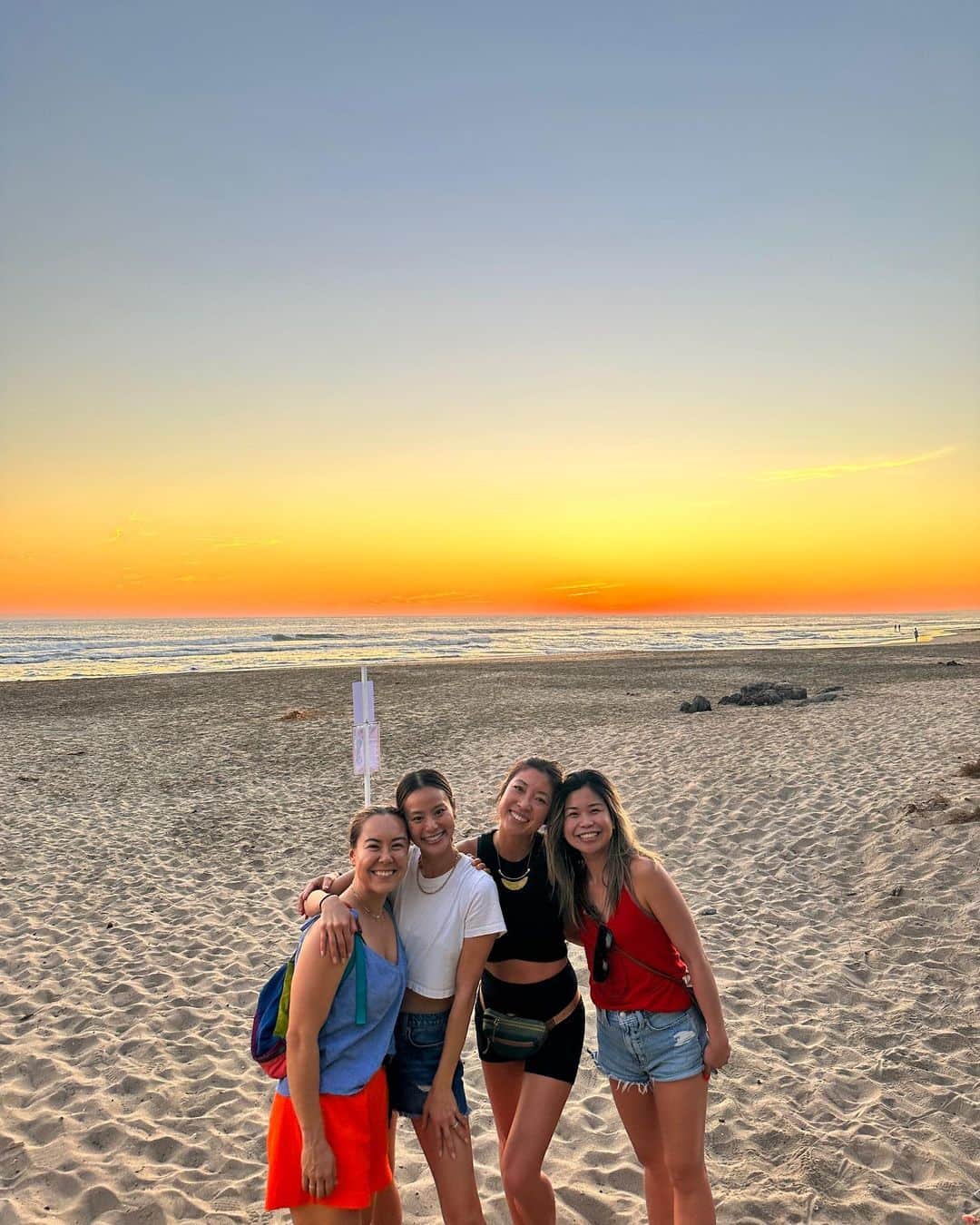 ジェイミー・チャンのインスタグラム：「Grateful I got to spend a couple days surfing with the gang. Thanks for bringing us together and Happy Birthday @ashnnee」