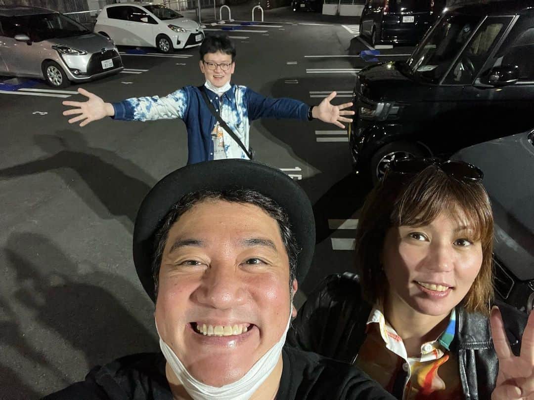 与座よしあきのインスタグラム：「このお二人のおかげで11年間楽しくラジオ出来ました！  ナシルさんタメさんありがとうございましたーーーー💕💕💕💕💕」