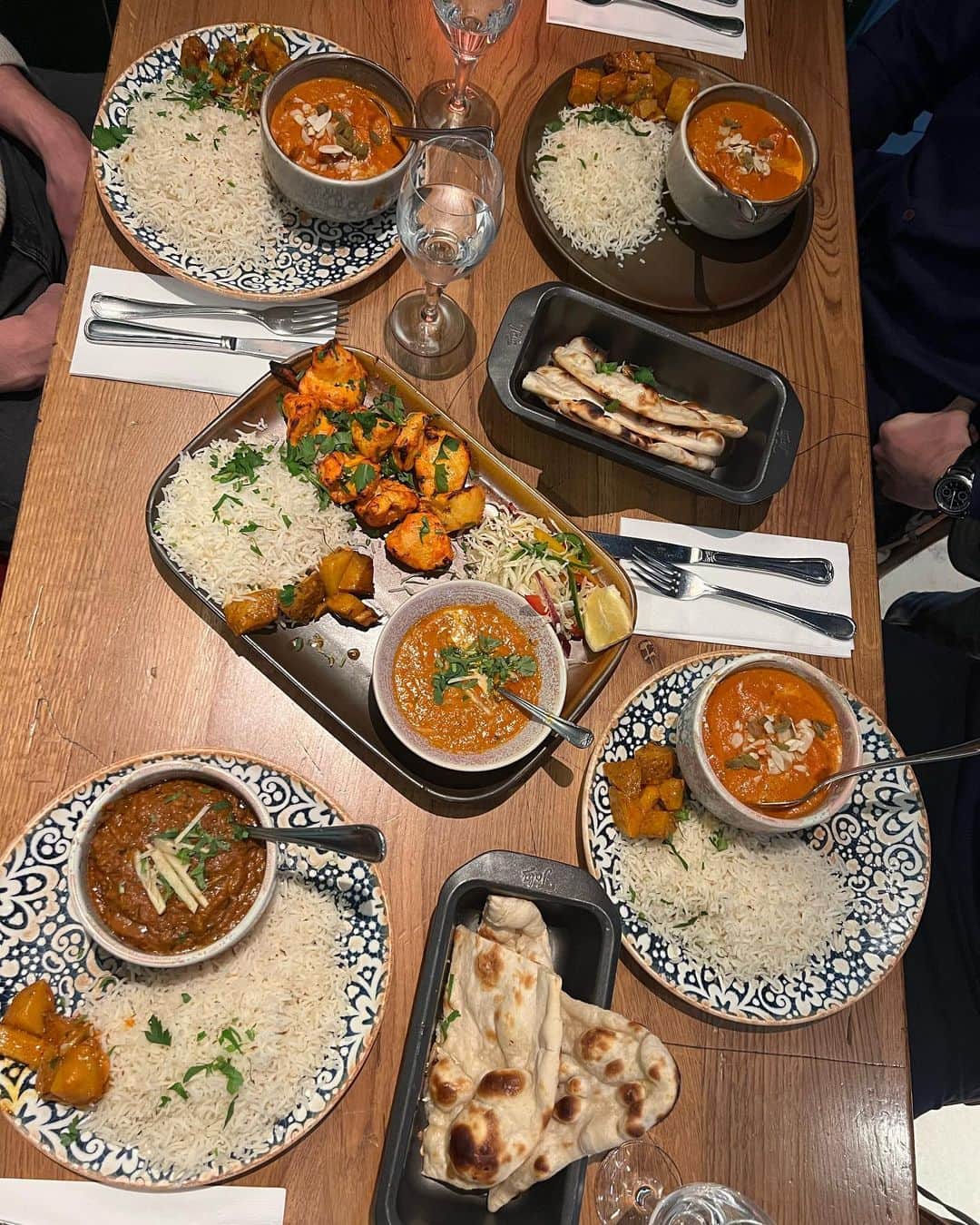 モリッツ・ライトナーさんのインスタグラム写真 - (モリッツ・ライトナーInstagram)「Tonight special Indian food with friends 😋😋😋 good food, nice location = good life 😊 @bindaasmunich #bindaas #foodlover #indianfood #munich」3月27日 1時45分 - moleitner5