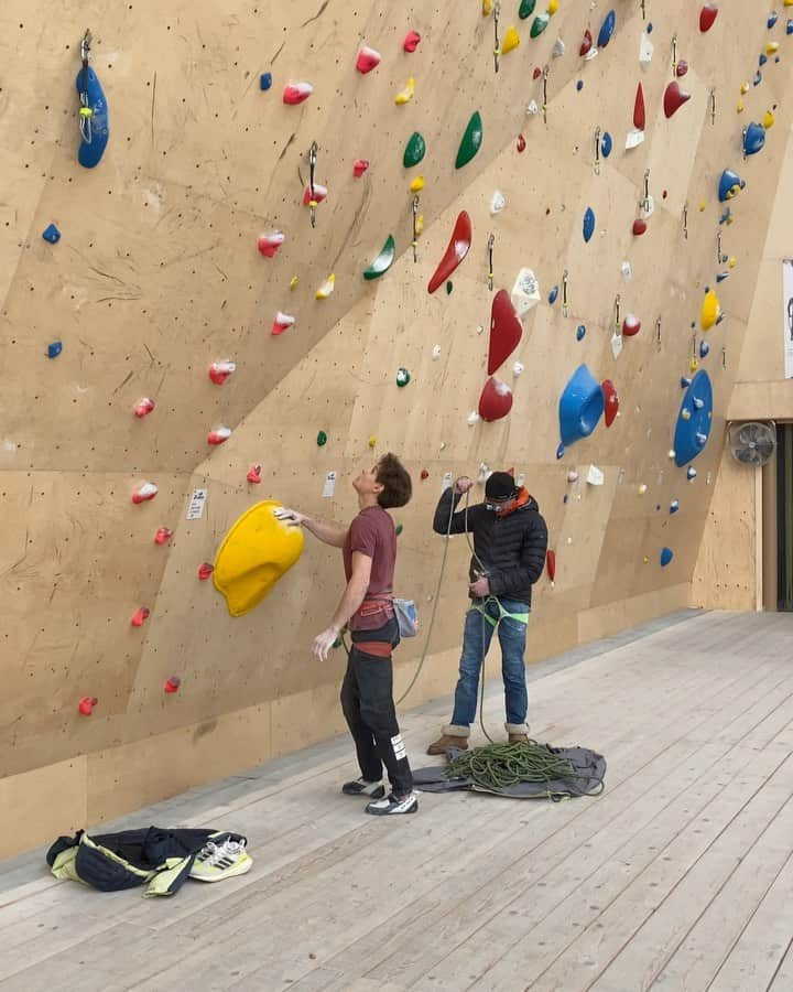 ドメン・スコフィッチのインスタグラム：「Godzilla dream was dormant for ages but the Germans made me psyched to start trying it again 🙏🏻  I didn’t really believe that I’m in a shape that’s worth starting to work on it again but today’s first session has lit the fire 🔥   The fire to one day finish the hardest route at @climbing_ranch  and possibly hardest indoor route on the world 🤨🤷🏻‍♂️  I’m going to be posting the videos of my every high point or biggest linkup so you can join the journey if you’re interested in plastic red pointing 😜 . @redbull #givesyouwings @redbullsi @climbholds @pazi.to @postanivojak @rehabocenter @climbing_ranch」