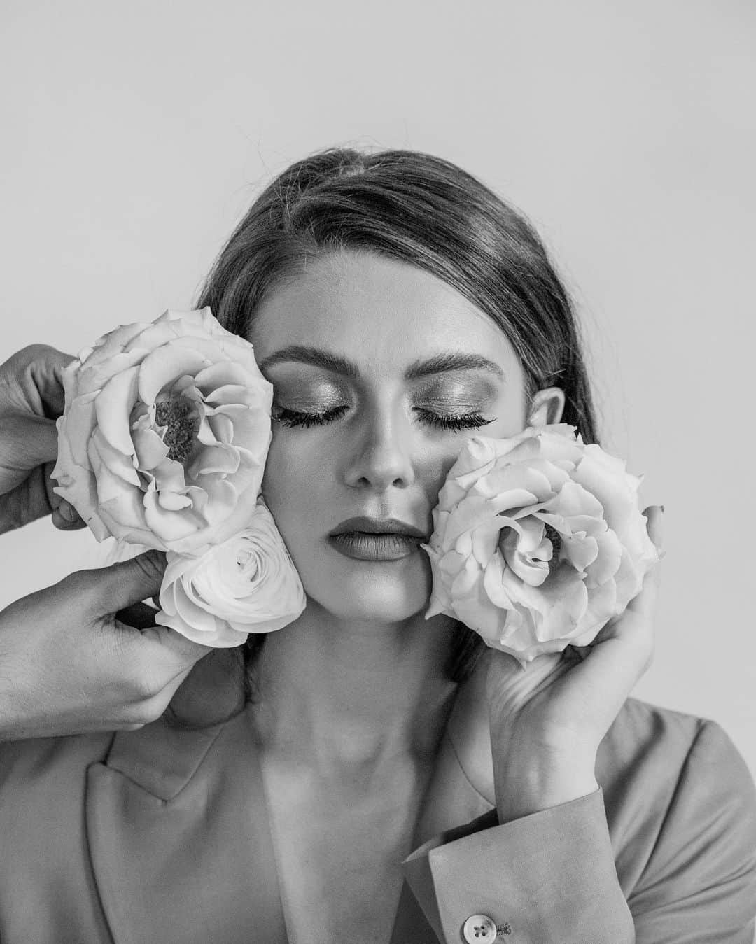 のインスタグラム：「(𝒾𝓃𝓃𝑒𝓇) 𝒷𝓁𝑜𝑜𝓂」