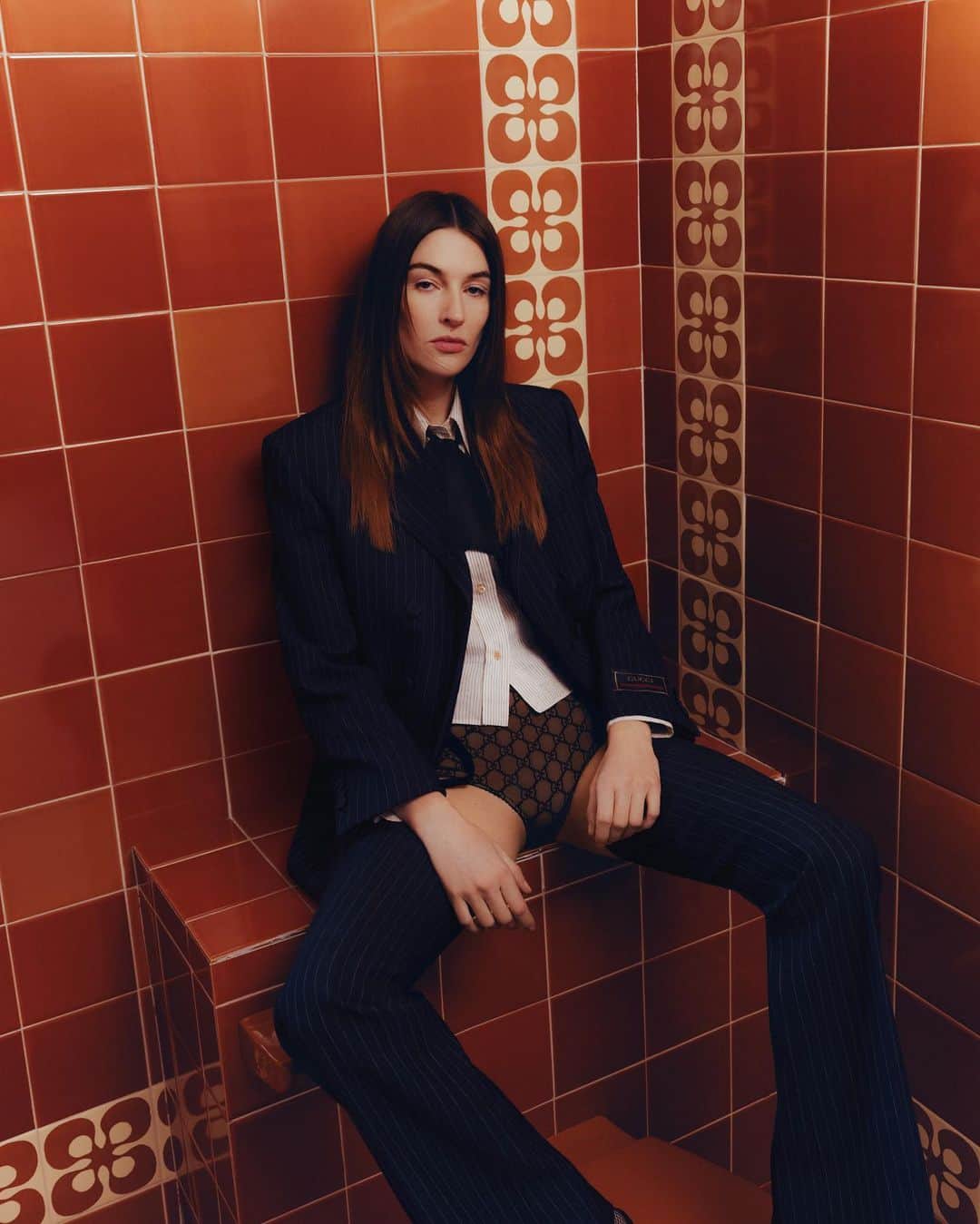 のインスタグラム：「💌 @pusspussmag 💌 issue 17!!!!!  the cat’s out of (/into) the bag, thank you team pusspuss 🥹❤️, Photographer: @greglinjiajie  Stylist: @seonwoohwan_  Creative director: @maria_joudina  Fashion: @gucci  Makeup: @machiko_yano  Hair: @moemukai23  Interview: @isabelletruman.」