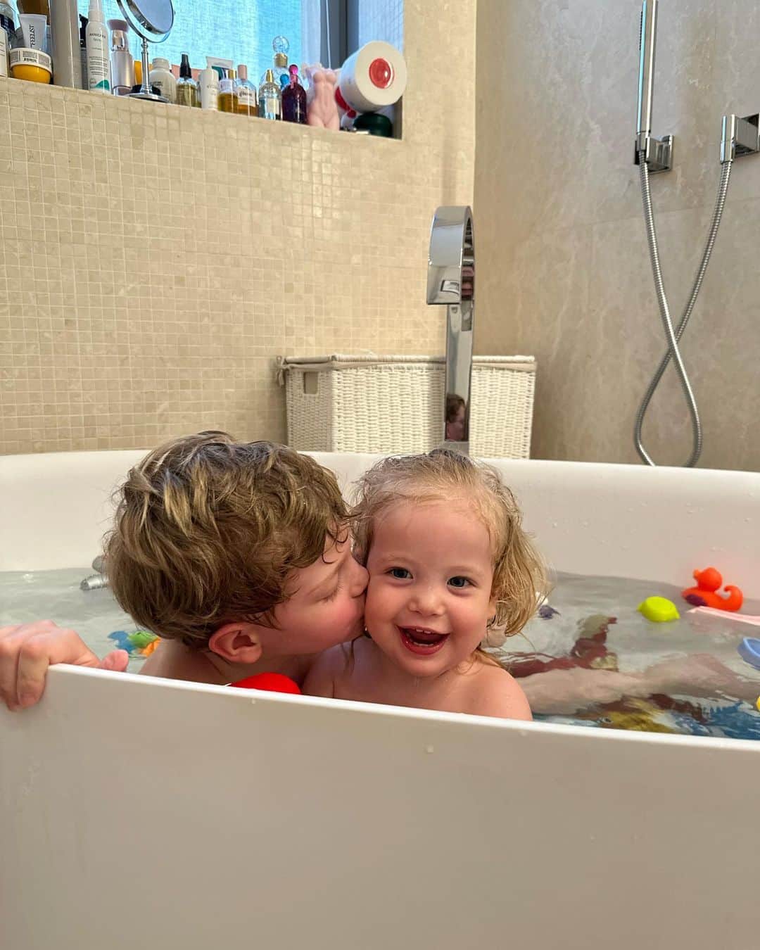 フェデスのインスタグラム：「Un amore grande così ❤️」