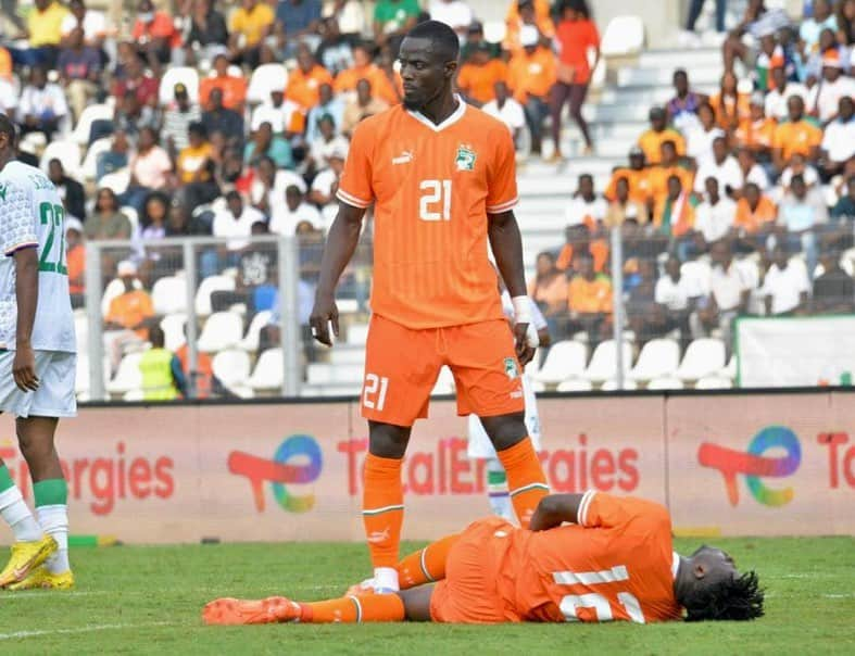 エリック・バイリーのインスタグラム：「Première victoire dans la poche. Une fierté de représenter la Côte d’Ivoire. On continue ! 🐘🇨🇮💪🏾  Merci aussi aux supporteurs de l’@olympiquedemarseille qui sont venus m’encourager. 🙌🏾🔵⚪️」