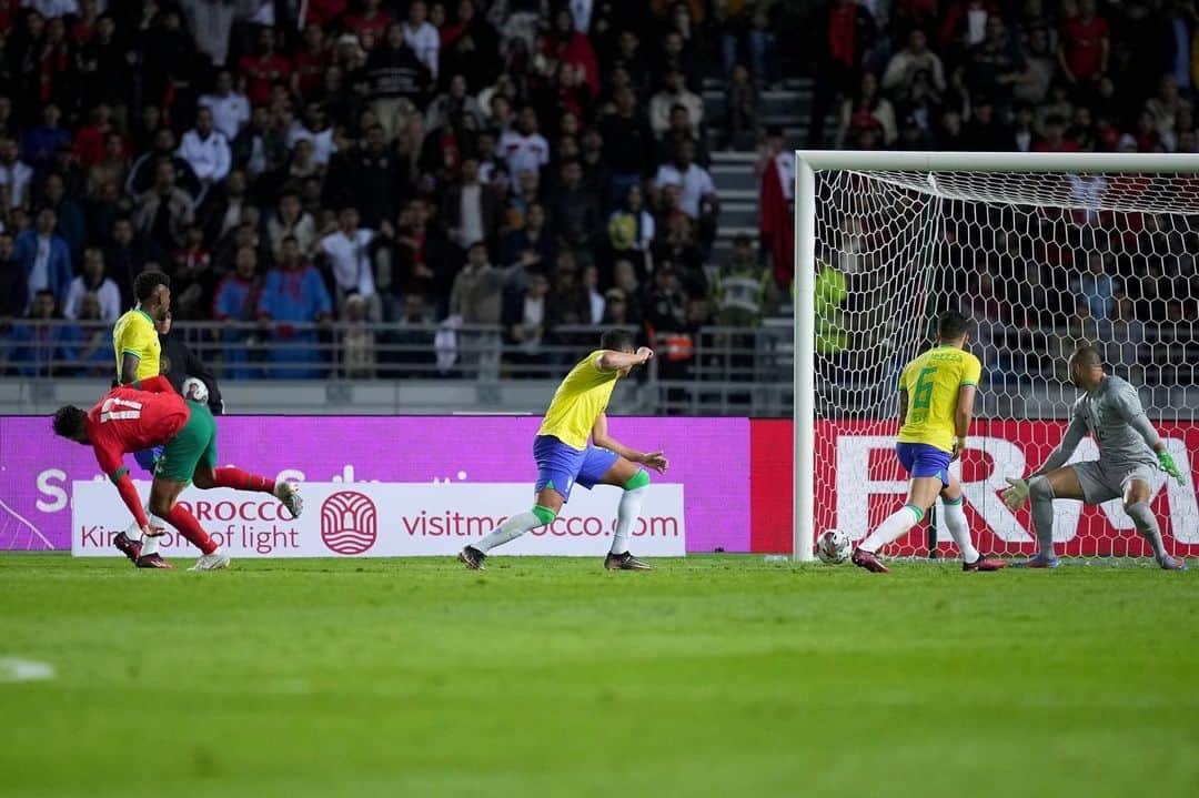 ソフィアン・ブファルさんのインスタグラム写真 - (ソフィアン・ブファルInstagram)「🎯⚽️🕺🏽」3月27日 2時53分 - sofianeboufal_19