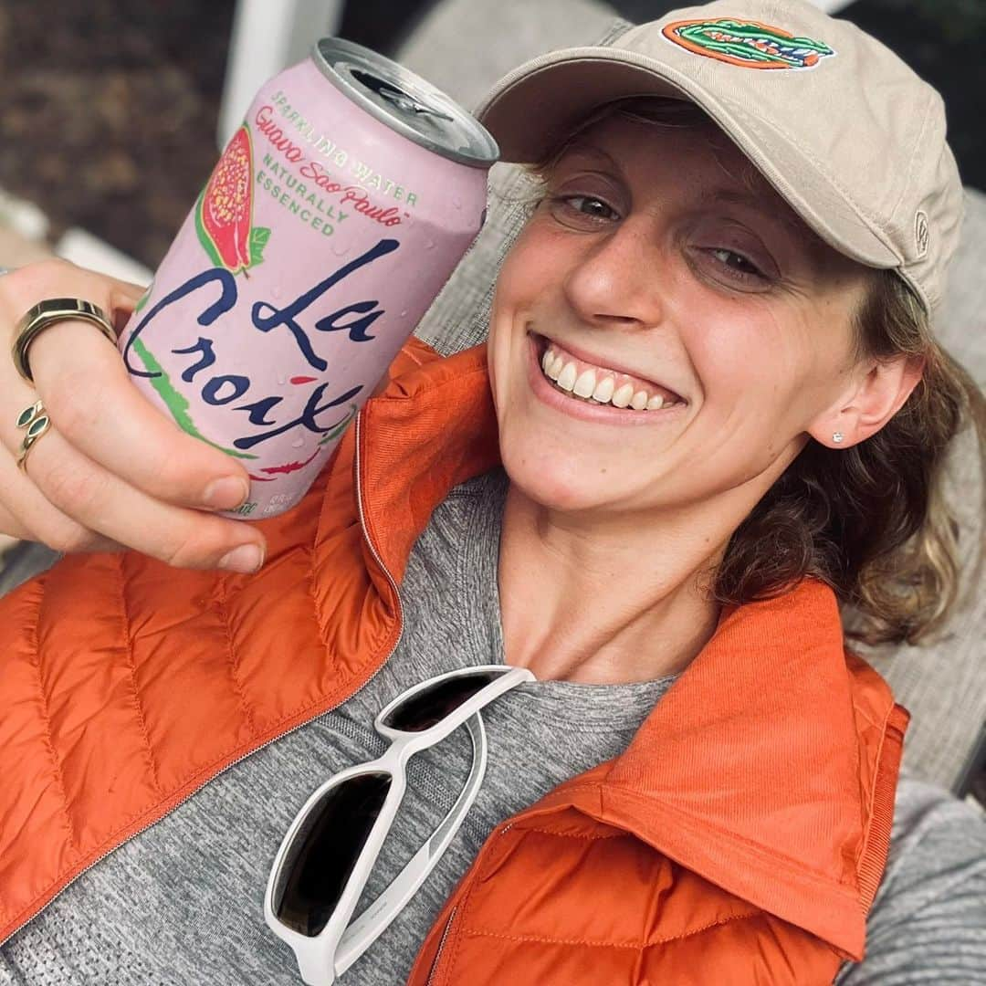 ケイティ・レデッキーのインスタグラム：「Rest ✅ Sparkle ✅ Weekend with @lacroixwater 😁 #LiveLaCroix」