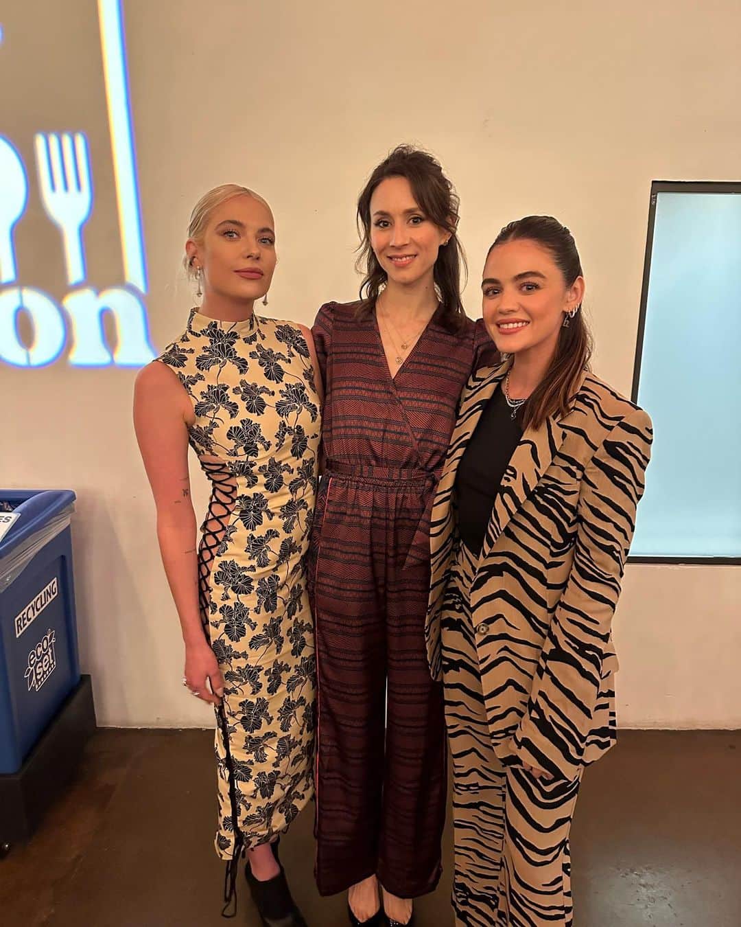 アシュレイ・ベンソンのインスタグラム：「My girls 🖤 last night @every_day_action」