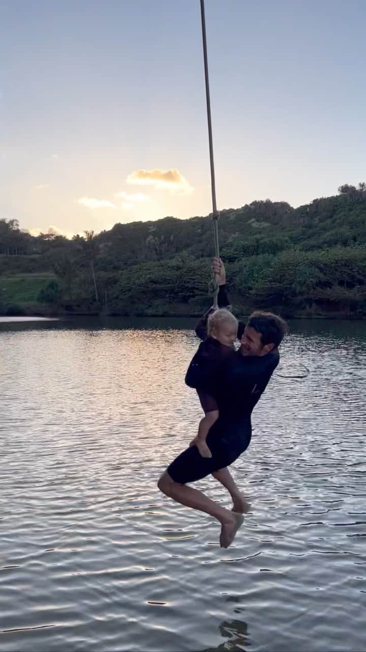 アラナ・ブランチャードのインスタグラム：「This song gives me all the feels so I had to make a March highlight. We where sick for some of it but wow how lucky we are to live this life.」