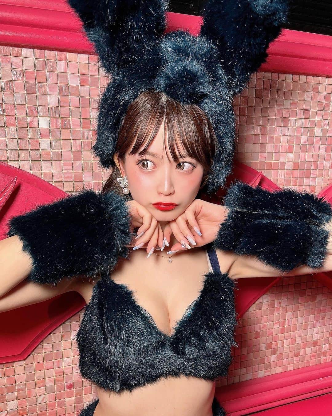 のインスタグラム：「今日27日〜30日はバーレスクTS名古屋店出演です🖤🖤🖤 推しプランつけてくれた方にはステッカープレゼント💝お待ちしてますっ❣️ . . .  #バーレスク東京#バーレスク#あおちゃんはあかちゃん #burlesque#burlesquetokyo  #コスプレ女子#グラビア#えもい #フレンチガーリー#名古屋 #ootd#女の子#TOKYO#l4l#エモい #ヘアメイク#韓国#韓国ヘア#韓国女子#ハーフアップアレンジ #サブカル女子 #六本木#歌舞伎町#新宿#モデル#東京#アイドル#ハーフツイン#ツインテール#韓国ファッション」