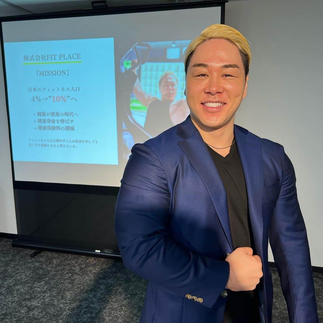 山澤礼明のインスタグラム：「フィットネス人口を3%→10%へ  これはジムに通ってる人口なんですが日本は先進諸国の中で30位とかなり低い数字になっています。  様々な理由の一つに『格安ジムが少ない』というのがあります。  つまり日本のフィットネスは可能性だらけです。  これから益々発展させるべく月額2980円のFIT PLACE24を日本中に作るプロジェクトは着々と進んでいます。  今年100店舗実現に向けて。  日本のフィットネスに革命を。  #山澤礼明#筋トレ#筋肉#ジム#フィットネス」