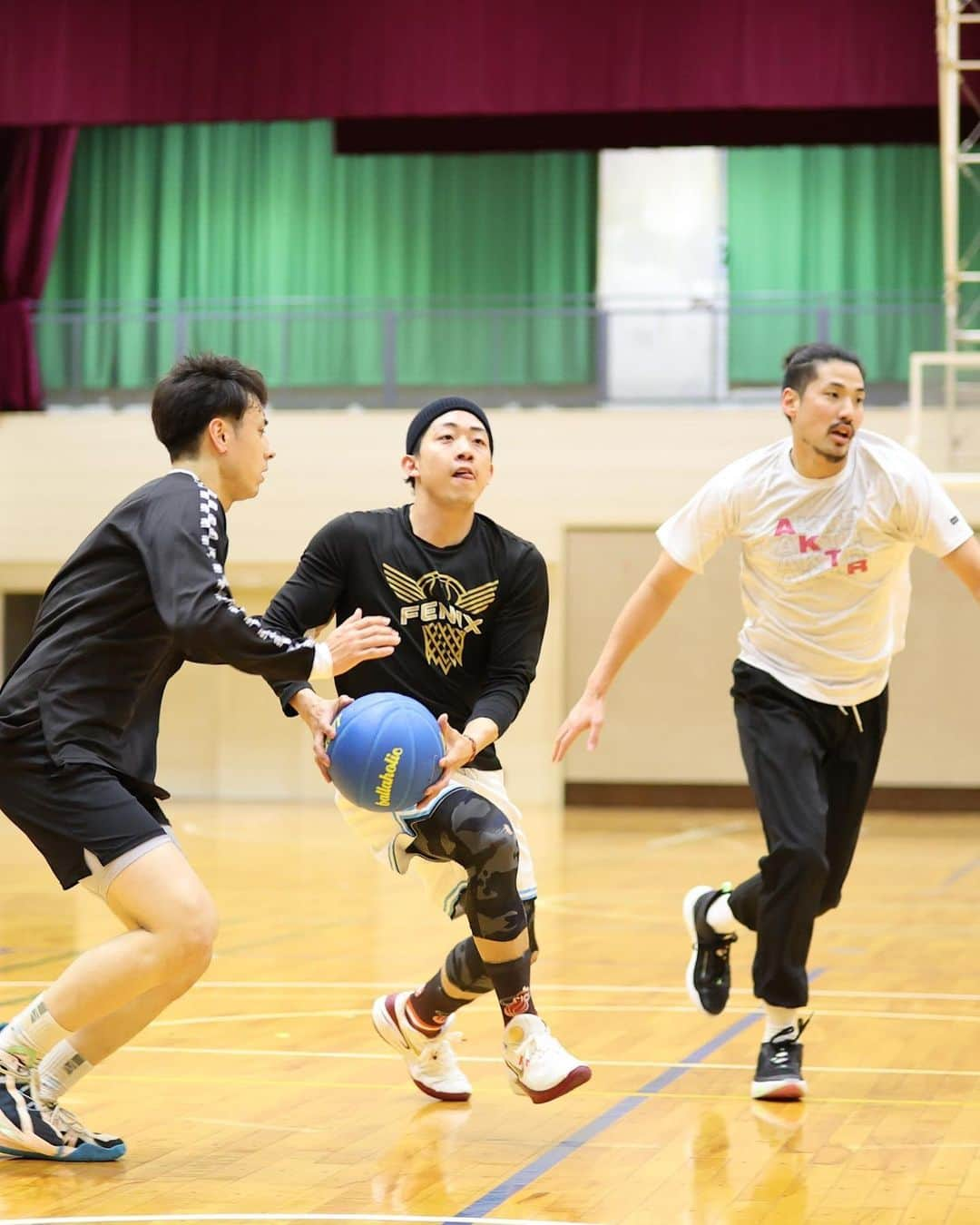 大原亞紋さんのインスタグラム写真 - (大原亞紋Instagram)「Photo by @miya_basket   @tokyocityball   サンデークルーの練習したりピックアップしてた時何度か遊びに行ってたのが懐かしい！  BRMとしてまたここにこれてリスタート！ @inthelabjapan としてもがっつりやらないと！  久しぶりにしっかりバスケして感覚ぜんぜん追っつかないけどアジャストして5月にはばちばちしたいな！  #basketball #streetball #somecity #inthelabjapan #inthelab #family # tokyo #japan #東京 #日本 #fenixjapan」3月27日 13時23分 - amon.fenix