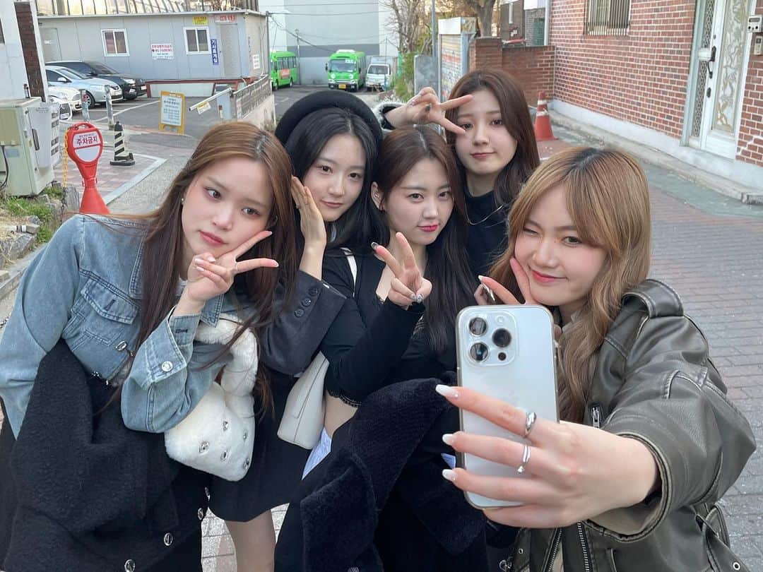 のインスタグラム：「やっと会えた🫶 急だったので、全員は集まれなかったけどみんな駆けつけてくれました嬉しい🤍」
