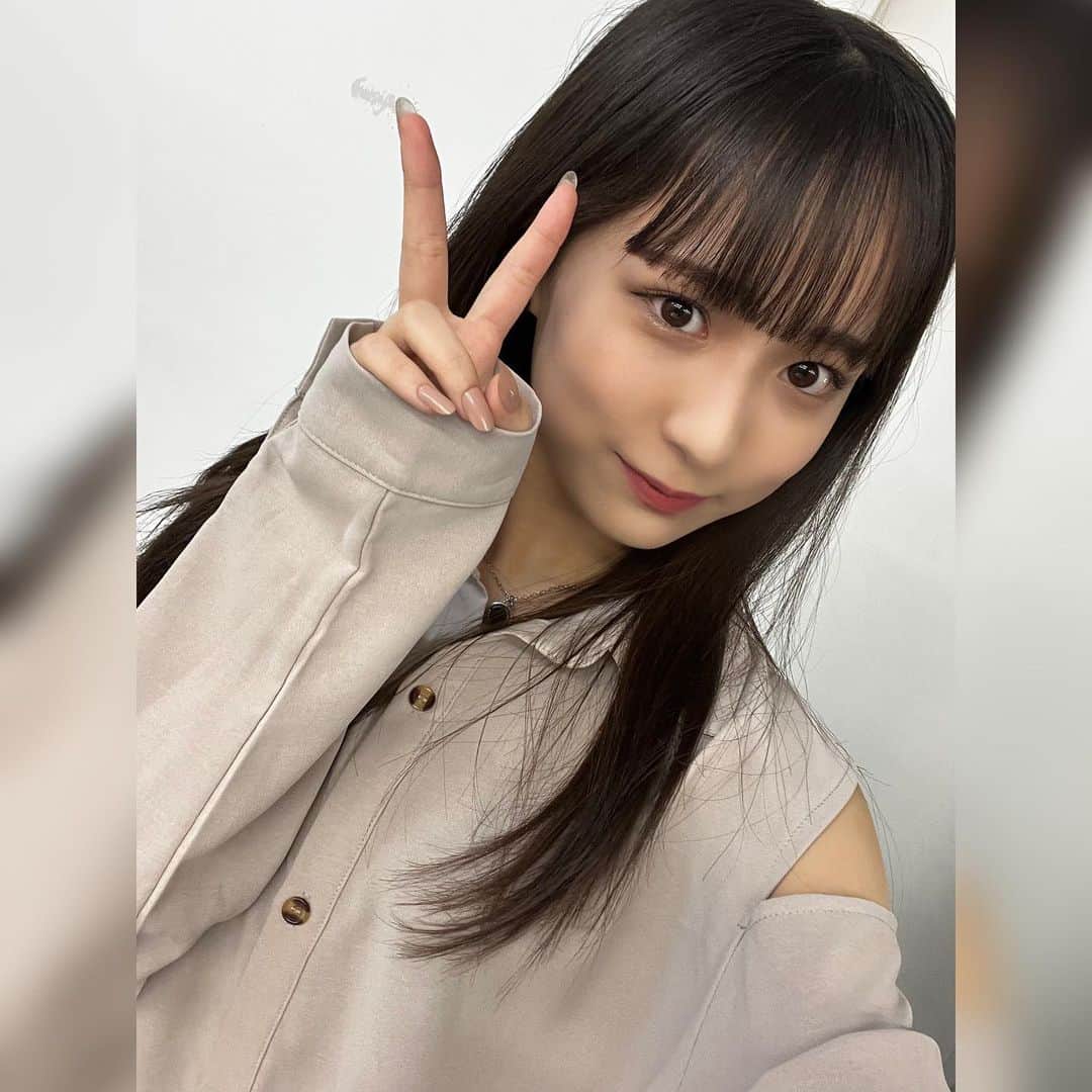 佐藤ひなたのインスタグラム：「・ ・ 昨日、映画『ブルーを笑えるその日まで』の 完成披露試写会がありました！  久しぶりにお客様の前で緊張しまくりでしたが､ みなさん温かかったので思ってる事を 全てお話できました！  改めて、みなさんに感謝♡  実は、普段の自分とは違うキャラに選ばれた 最初の作品でした🏫 (TVではもう放送されたキャラだけど)  昨日観て下さったみなさん、 冬の公開までに もっともっとたくさんの方に知っていただけるように 拡散してもらえたら嬉しいです🐰  映画の感想も書き込んでいただき ありがとうございます！ めちゃくちゃ嬉しかったです♡  是非、よろしくお願いします！  またねっ！^^  #ブルーを笑えるその日まで #ブル笑  #監督 #武田かりん さん #佐藤ひなた #ひな #06 #ひなbiz」