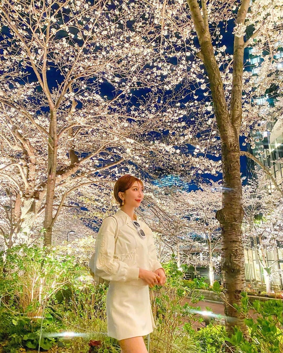 JUNKO（飯田順子）のインスタグラム：「満開🌸 ライトアップ綺麗❤︎ ・ #花園神社  の🌸も満開❤︎ #お花見日和」