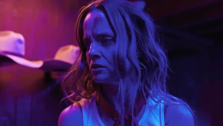 ミーナ・スヴァーリのインスタグラム：「Hunt Club🏹available on @amazonprime @itunes April 4th💪🏼✨ #ComingSoon #HuntClubMovie」
