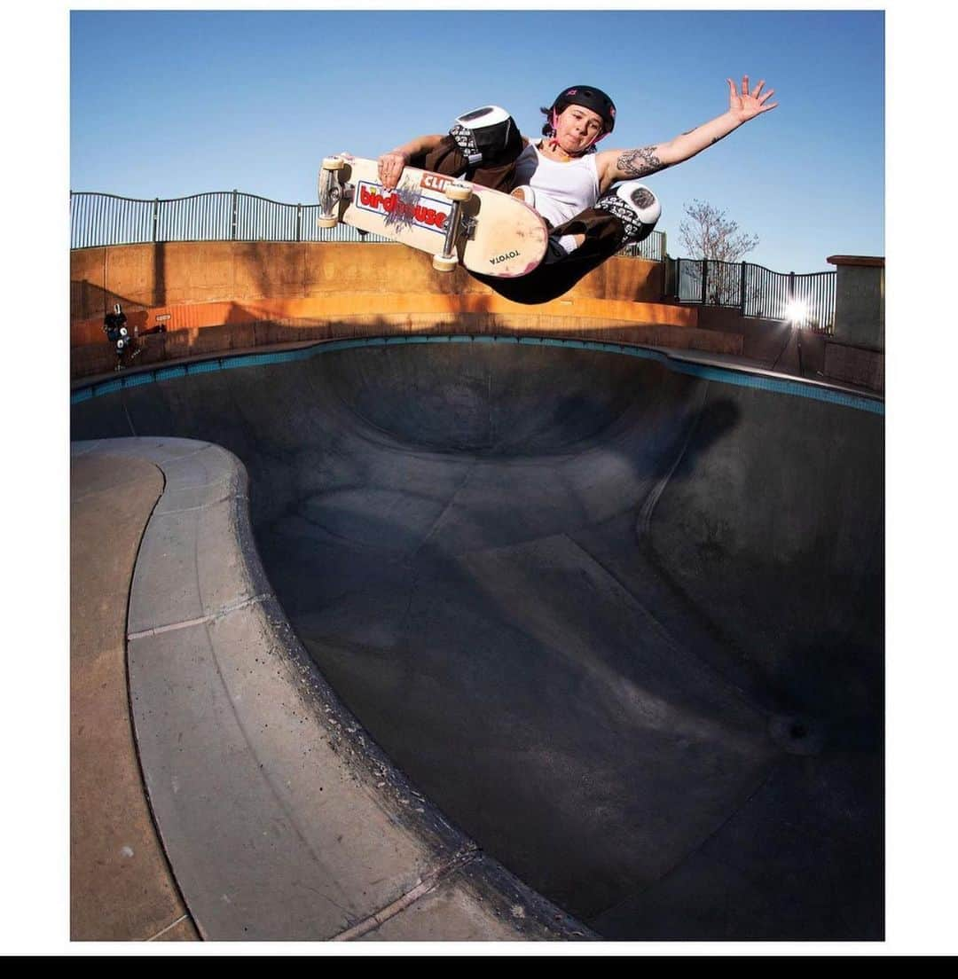 ジョーディン・バラットさんのインスタグラム写真 - (ジョーディン・バラットInstagram)「North County SD is such an epic place to live when you’re a skateboarder.. you never know who you are going to run into at the skate park! thank you @jgrantbrittain for stopping by and pointing your camera at me. always so stoked to get some amazing photos!! 👏🏼🙌🏼👊🏼🤗」3月27日 5時58分 - jordynbarratt