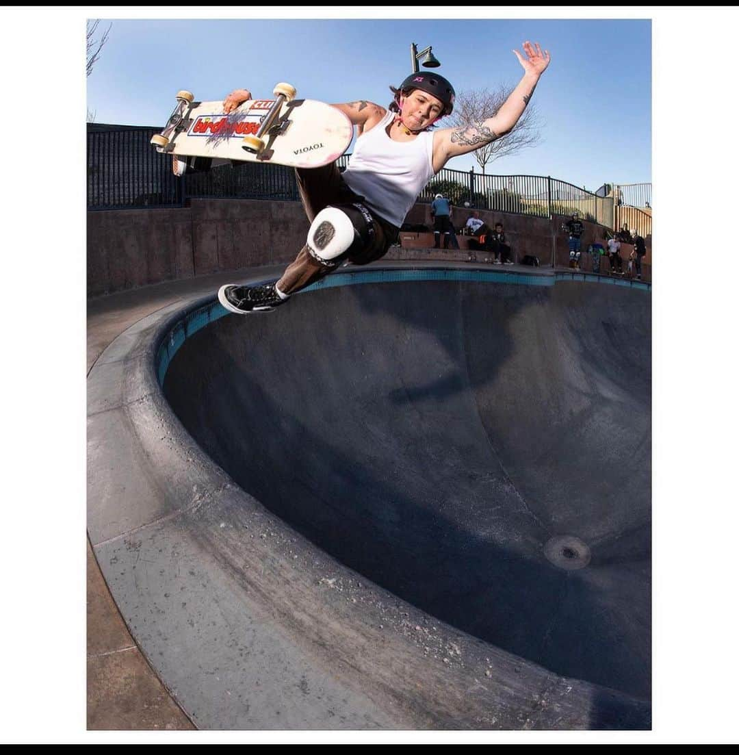 ジョーディン・バラットさんのインスタグラム写真 - (ジョーディン・バラットInstagram)「North County SD is such an epic place to live when you’re a skateboarder.. you never know who you are going to run into at the skate park! thank you @jgrantbrittain for stopping by and pointing your camera at me. always so stoked to get some amazing photos!! 👏🏼🙌🏼👊🏼🤗」3月27日 5時58分 - jordynbarratt