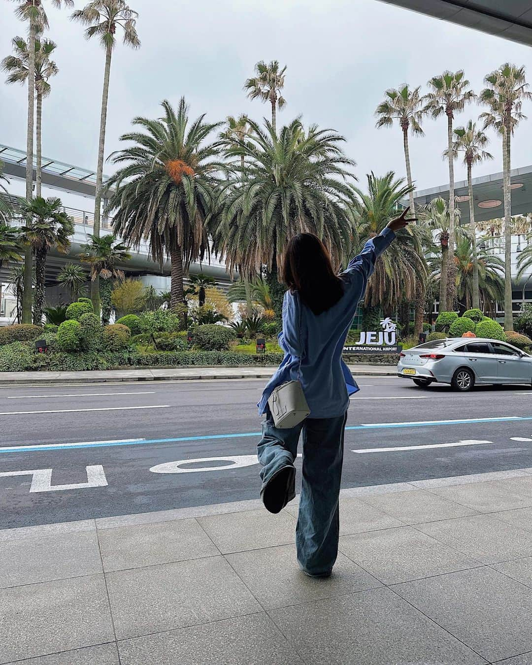 ココのインスタグラム：「제주도 슝슝 ✈️ 🫰」