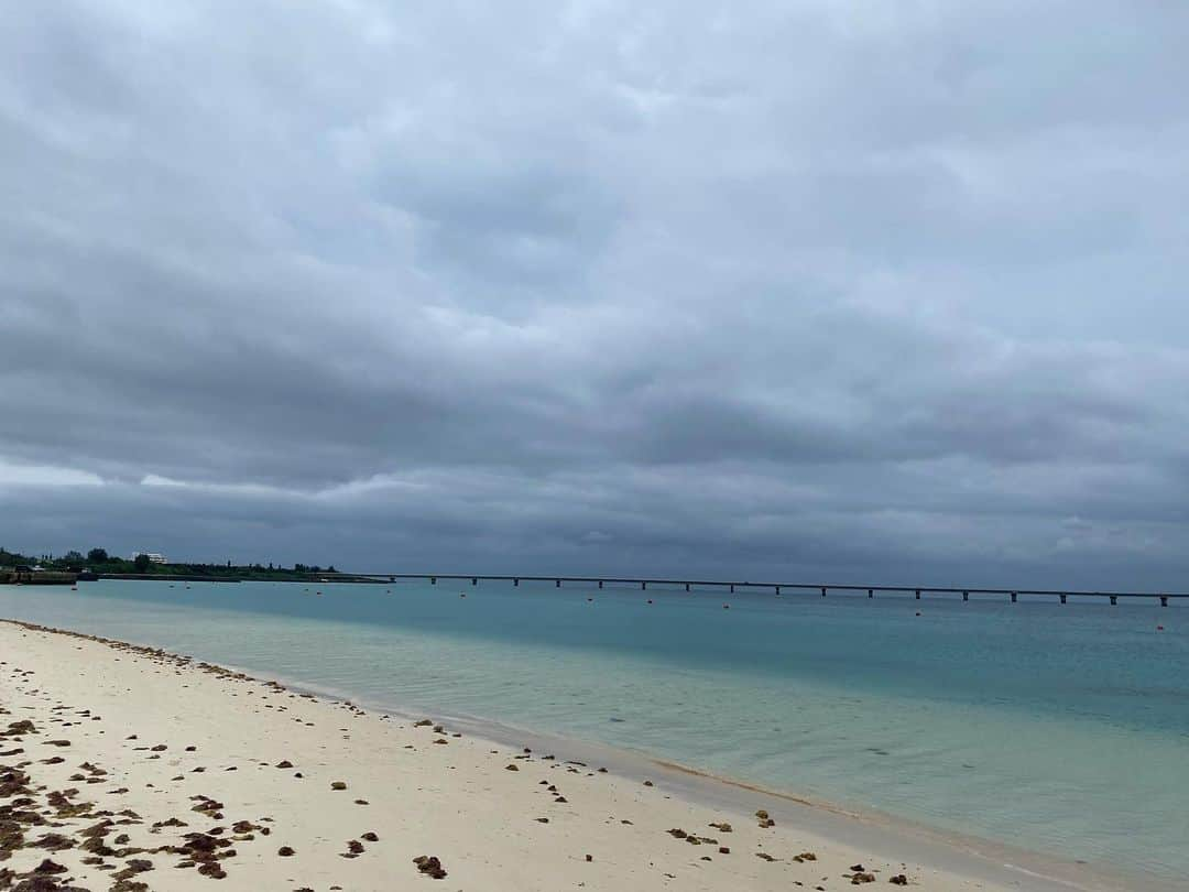 太田吉彰さんのインスタグラム写真 - (太田吉彰Instagram)「名波浩さんアドバイザーのサッカースクールSKY  宮古島遠征にU-12のコーチとして帯同しています⚽️  天気は雨予報だったけど、ギリギリ晴れてます😄  #沖縄  #宮古島  #与那覇前浜ビーチ  #サッカースクール  #サッカー教室　#遠征  #日々成長  #名波浩  #アドバイザー」3月27日 7時10分 - yoshiakiohta09