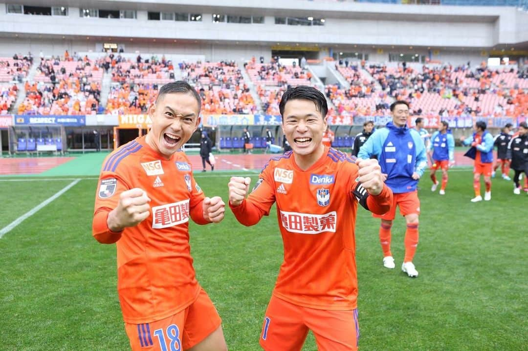 早川史哉さんのインスタグラム写真 - (早川史哉Instagram)「* 🔥🔥🔥  #勝ったら撮る2023 #albirex  #アルビレックス新潟 #笑門来福」3月27日 7時10分 - fumizo_official