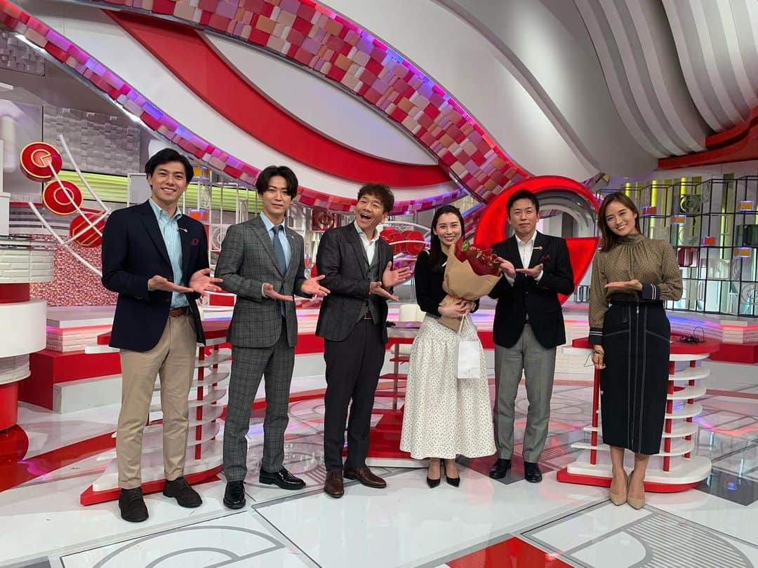 日本テレビ「Going!Sports&News」さんのインスタグラム写真 - (日本テレビ「Going!Sports&News」Instagram)「◼️杉野真実 アナ #Going 卒業🌸◼️ ⁡ 3/26の放送をもって 杉野真実アナウンサー 卒業されました。 ⁡ 実に7年もの間、  #Going の報道コーナーを支えてくださいました。 ⁡ 番組は変わりますが これからも引き続きよろしくお願いします！ 7年間ありがとうございました！！ ⁡ #Going #Goingファミリー #日本テレビ  #上田晋也 #亀梨和也 #赤星憲広 #杉野真実 #大町怜央 #忽滑谷こころ」3月27日 7時23分 - going_ntv