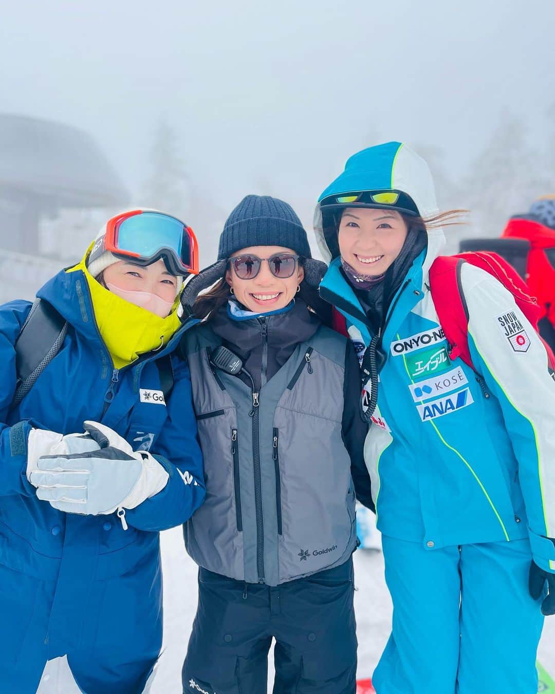 清澤恵美子のインスタグラム：「スーパーママたちと❄️ 寒すぎる❄️⛄️💙 @akaririri3178  @09misato27  #ジュニアオリンピック　#アルペンスキー」