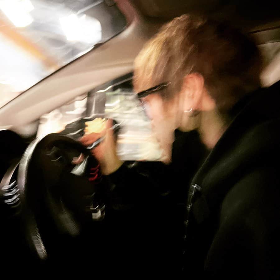 きんふんぱーりーのインスタグラム：「運転したよん🚗💨  #運転  #車」