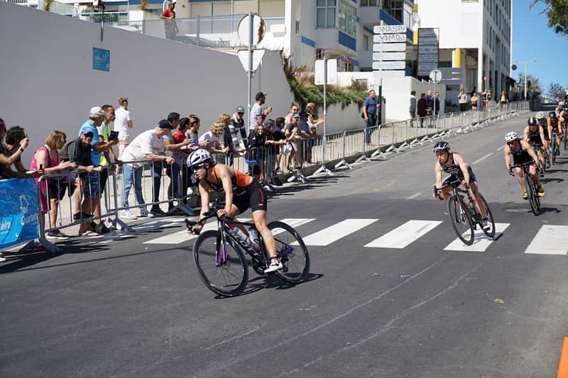 のインスタグラム：「5th place at Europe Triathlon Cup Quarteira 🇵🇹 Felt much much better than last time..! Enjoyed a “home” race 🙂 Let’s keep the work going 👣 📷 Loulé Compromisso com o Desporto  ポルトガルで行われたヨーロッパカップ、5位でした。拠点にしているところからすぐ近くのほぼホームレース。どんなレベルでも純粋にレースを楽しめて良いステップになったと思えたことが嬉しかった🙂 次のレースは5月の世界シリーズ横浜🇯🇵 それまでまたしっかり積み上げていきます！ #トライアスロン」