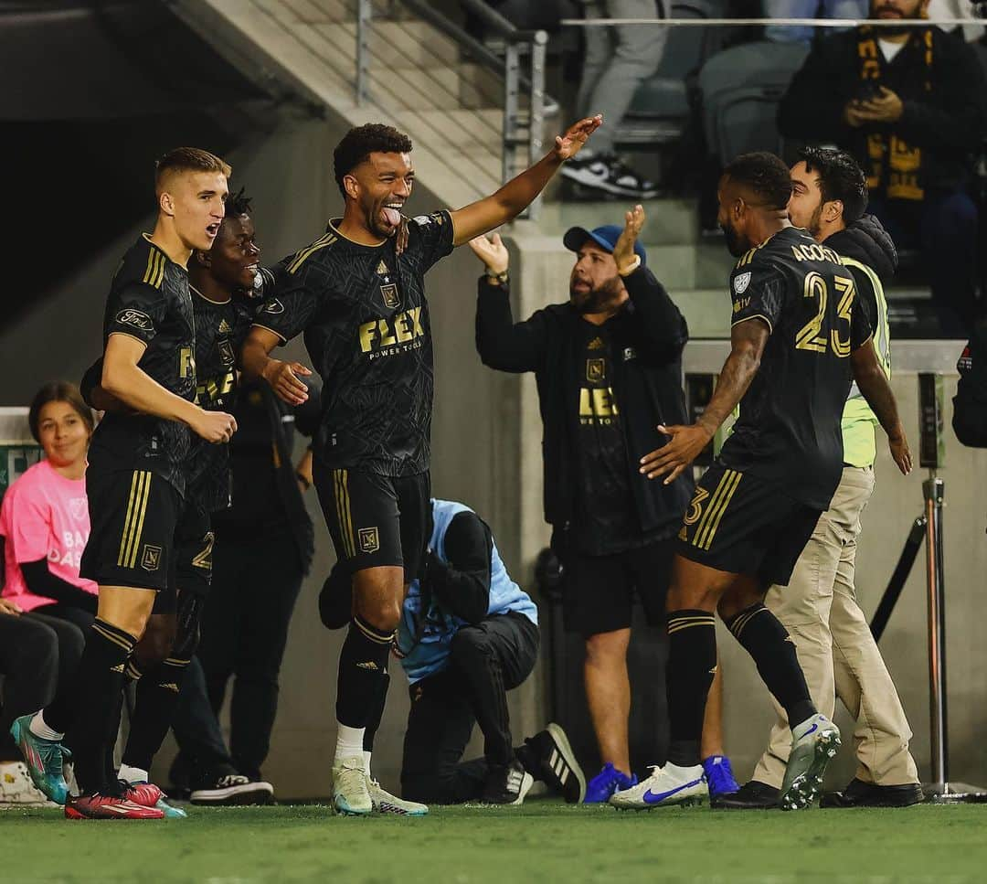 ケリーン・アコスタさんのインスタグラム写真 - (ケリーン・アコスタInstagram)「Hard fought 3pts. We keep it rolling! 😤」3月27日 8時07分 - kellynacosta