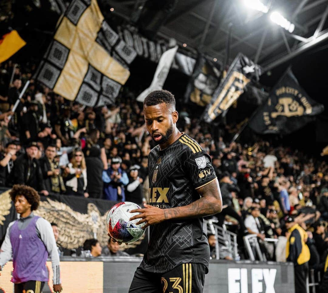 ケリーン・アコスタのインスタグラム：「Hard fought 3pts. We keep it rolling! 😤」