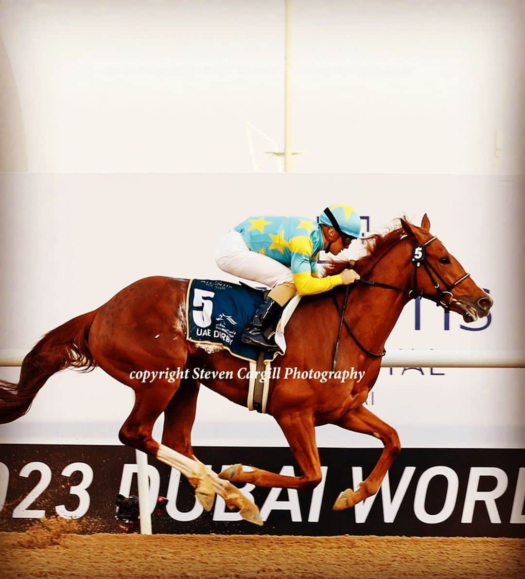 クリストフ・ルメールさんのインスタグラム写真 - (クリストフ・ルメールInstagram)「Don’t you smell the sweet parfum of the roses 🌹 ? #champion horse#runfortheroses#churchilldowns #kentuckyderby#meydan#uaederby#dwc」3月27日 8時19分 - christophelemaire_officiel