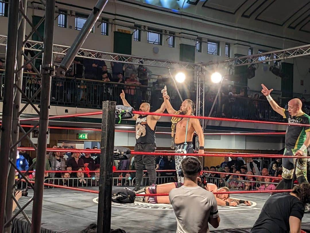 岡倫之さんのインスタグラム写真 - (岡倫之Instagram)「I have three big news.  １. Won the British Heavyweight title match. I have been undefeated in Revolution Pro-Wrestling for about 4 years and 9 months! ! ! !  ２. My tag partner Rampage Brown is back in 'The Legion'.  ３. Dan Moloney allied with the "United Empire".  3つのビッグニュースを広報する。  １.イギリス最強のベルト・ブリティッシュヘビー級の防衛戦を支配した。これでで約４年9ヶ月無敗の大記録を打ち立てた！！！！  ２.元NXT所属で余のタッグパートナーのランペイジ・ブラウンが「ザ・リージョン」に戻って来た。  ３.ダン・マロニーが「ユナイテッドエンパイア」と同盟した。  #RevolutionProWrestling #revprouk #RampageBrown #TheLegion #DanMoloney #UnitedEmpire」3月27日 8時40分 - great_o_khan