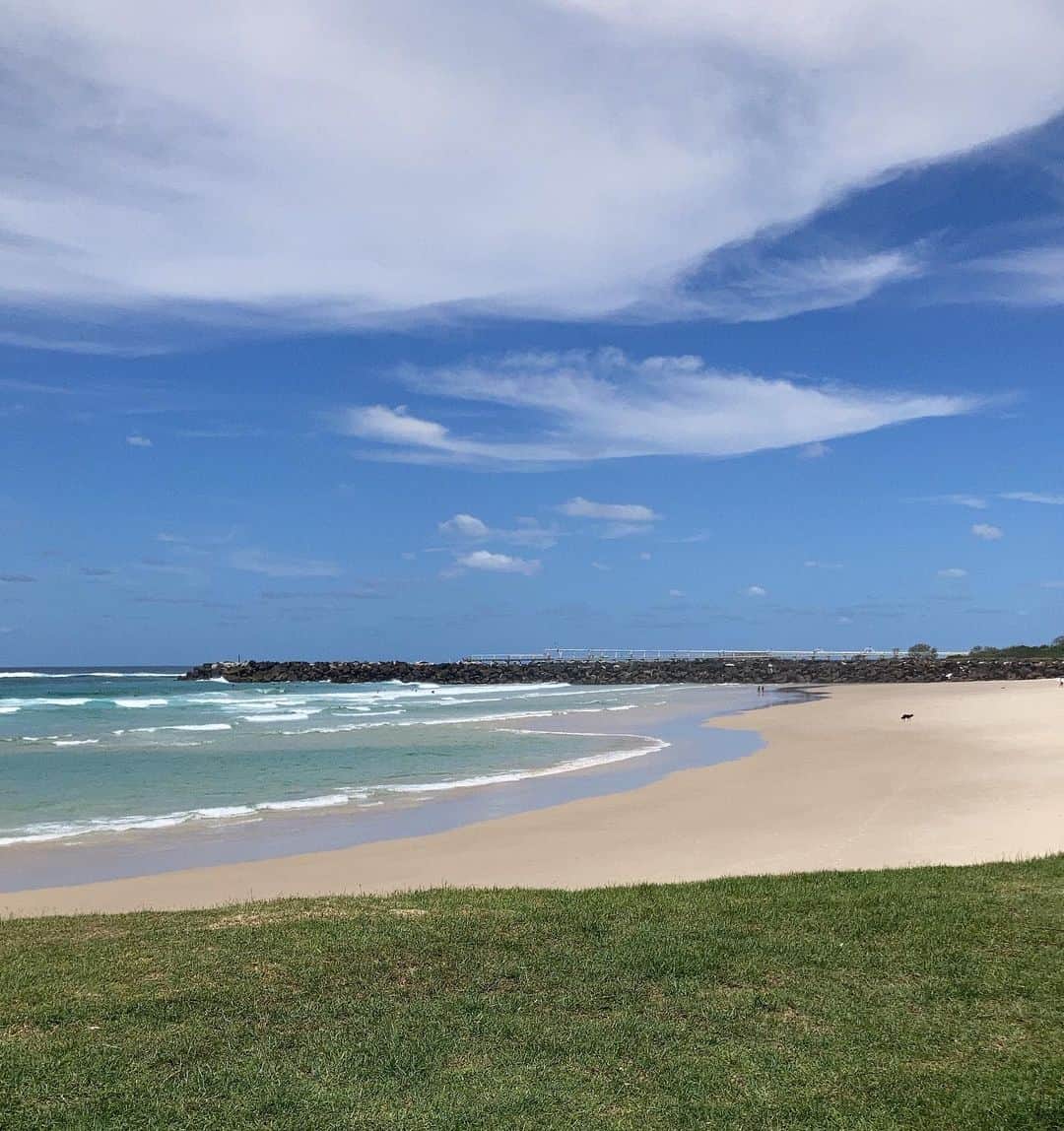 大村 奈央さんのインスタグラム写真 - (大村 奈央Instagram)「ゴールドコーストで16ヶ所、 Central coast とnewcastle で3ヶ所。 色んなポイントでたっくさん波に乗った約2ヶ月のオーストラリア🏄‍♀️💛☀️🇦🇺🌊 オーストラリアの海ありがとう〜！ #オーストラリア #ゴールドコースト #ニューキャッスル #goldcoast #gobeyonder #travel #worldtraveler #旅」3月27日 9時06分 - naoomura