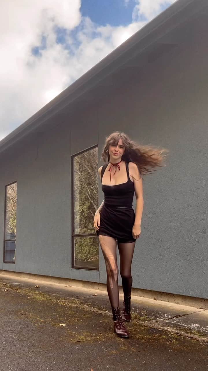 Acacia Brinleyのインスタグラム：「Outfit of ze day! 🎀」