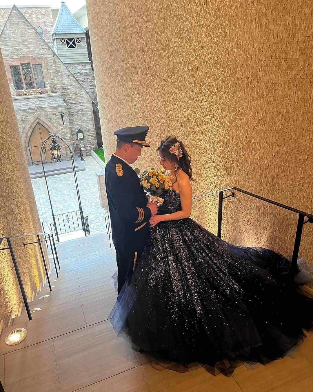 ホテルモントレグラスミア大阪 ブライダルのインスタグラム：「先日お手伝いさせていただいたお客様☺️撮影時も見惚れてしまいました🥰 ホテルの中の素敵な撮影スポットです📸  #ホテルモントレグラスミア大阪　#グラスミア大阪  #ホテルモントレ　#モントレウェディング　#ホテルウェディング　#プレ花嫁  #モントレ花嫁　#ブライダルフェア 　#大阪ウエディング　#大阪ウェディング　#グラスミア花嫁  #関西花嫁　#関西プレ花嫁　#大阪花嫁　#大阪プレ花嫁　#大阪結婚式　#大阪結婚式場　#日本中のプレ花嫁さんと繋がりたい　#上質　#アクセス　#全天候型　#2023春婚　#2023夏婚　#2023秋婚プレ花嫁　#ブーケ　#ロケーション撮影　#結婚式」